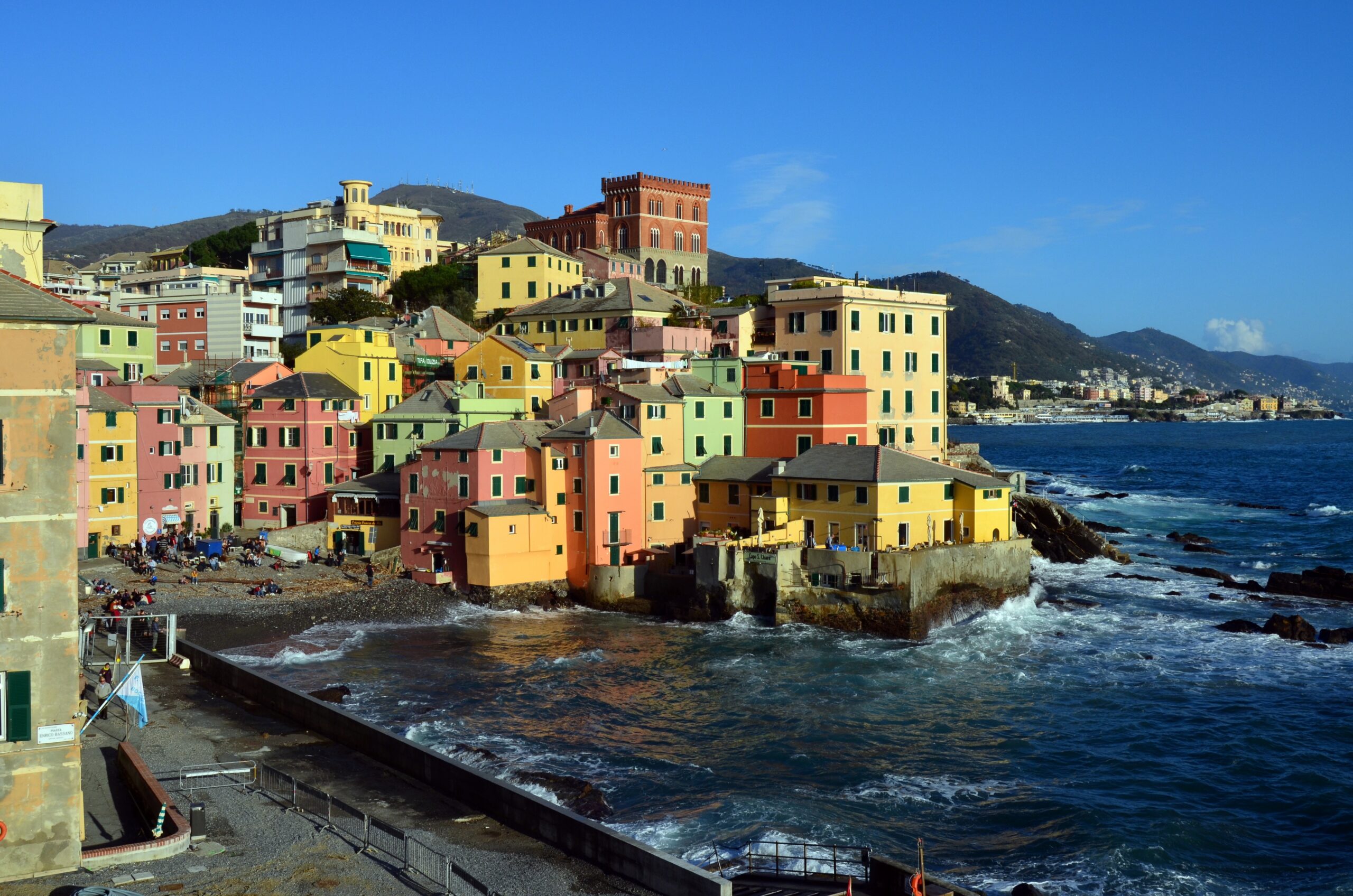 Boccadasse: Il borgo dei pescatori che sembra un dipinto
