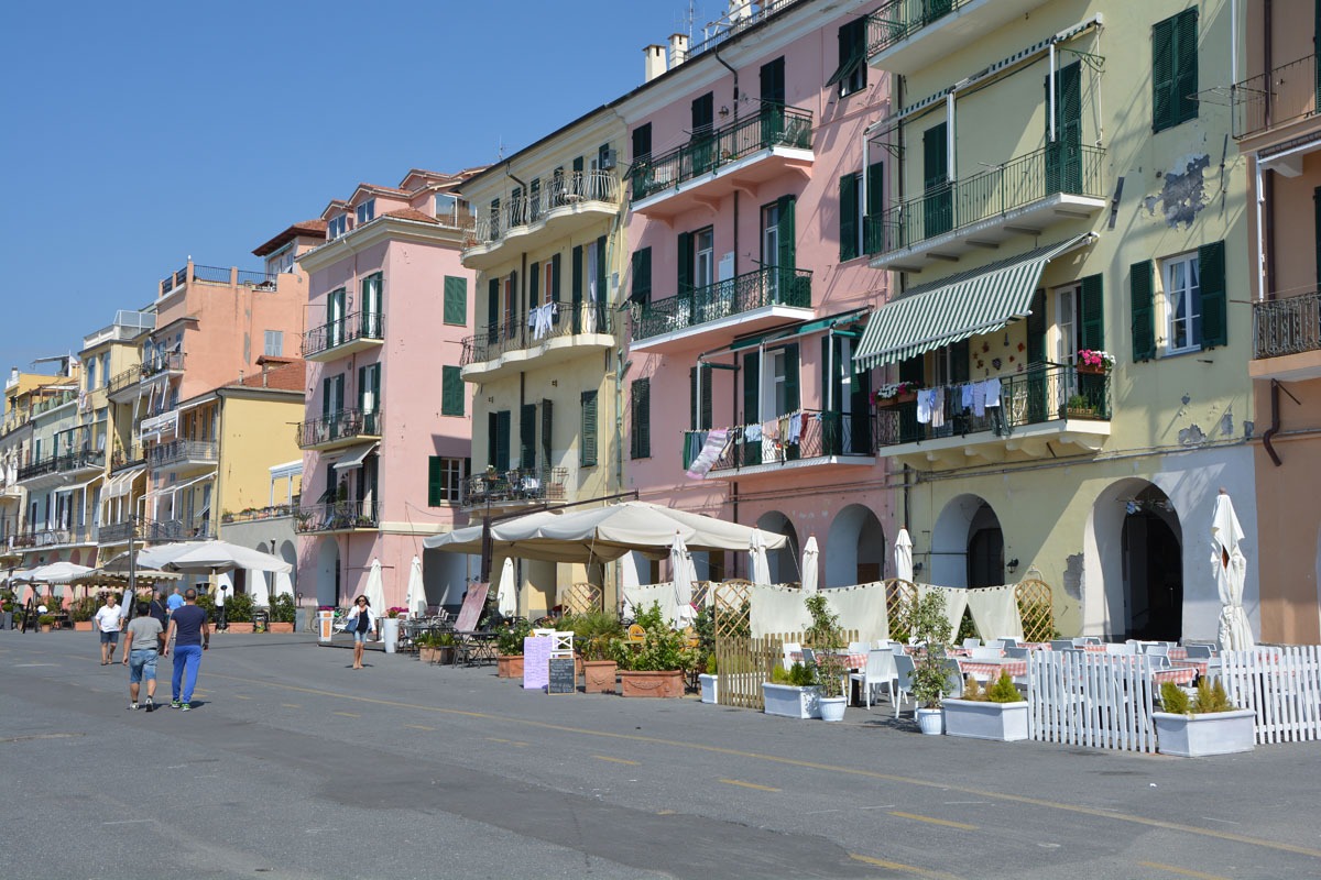 Imperia: tra olivi, mare e tradizione