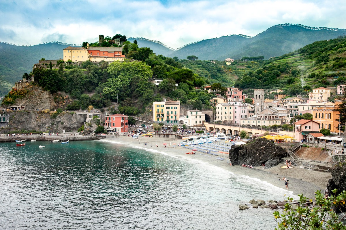 Monte Rosso: Un borgo incantato tra i monti della Liguria