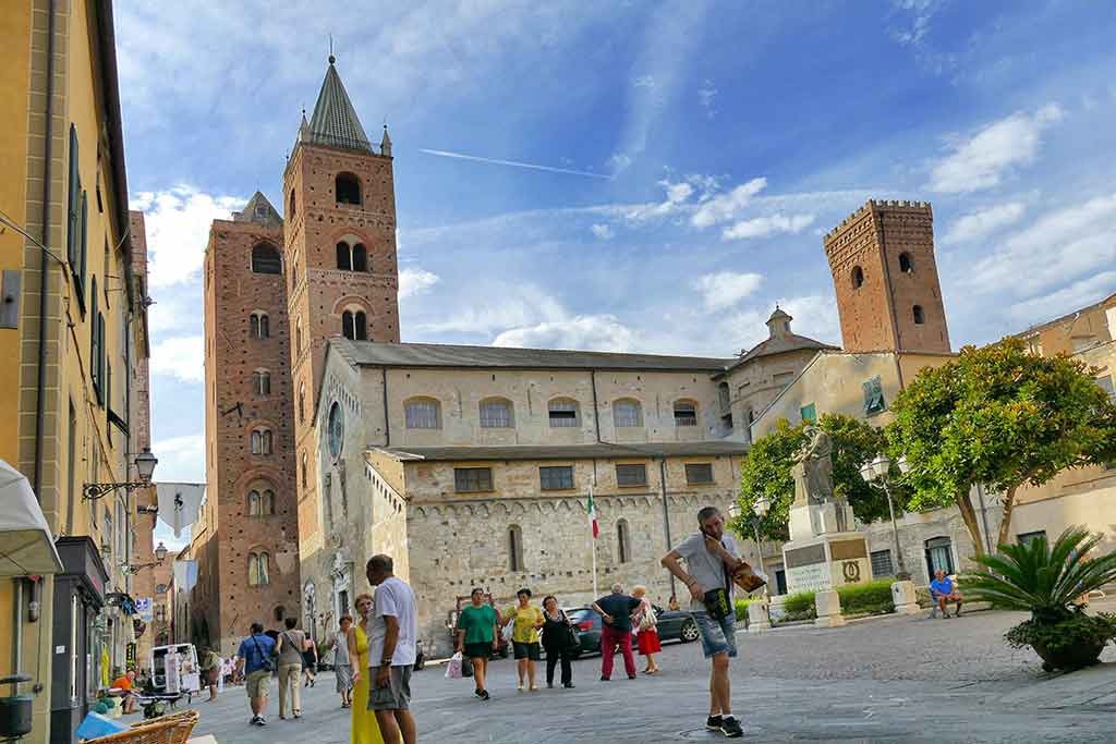 Albenga: Alla Scoperta della Città delle Torri e dell’Antica Romanità