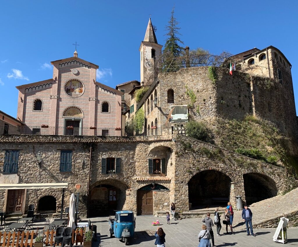 Apricale: Il Borgo Arroccato in Liguria