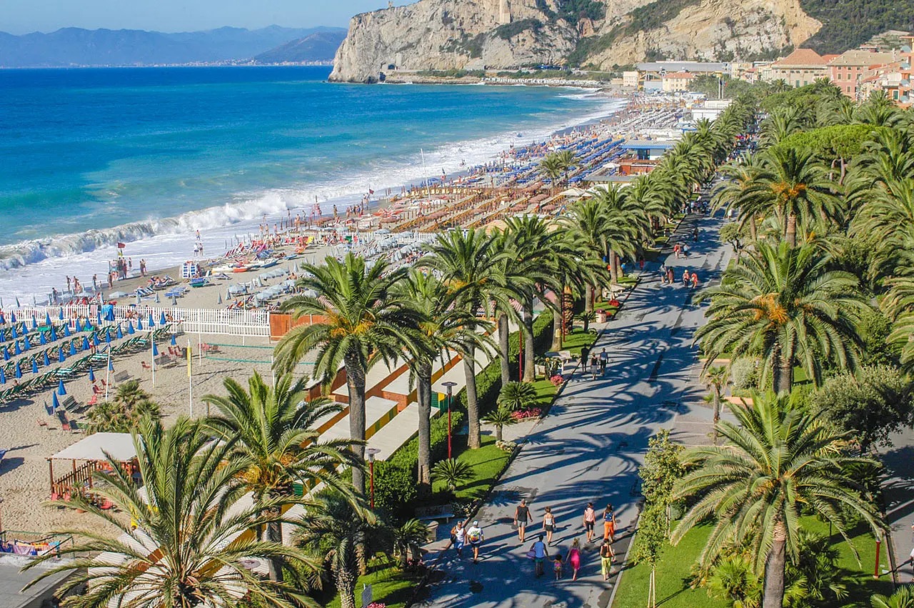 Finale Ligure: Il Gioiello della Riviera di Ponente tra Mare, Storia e Avventura