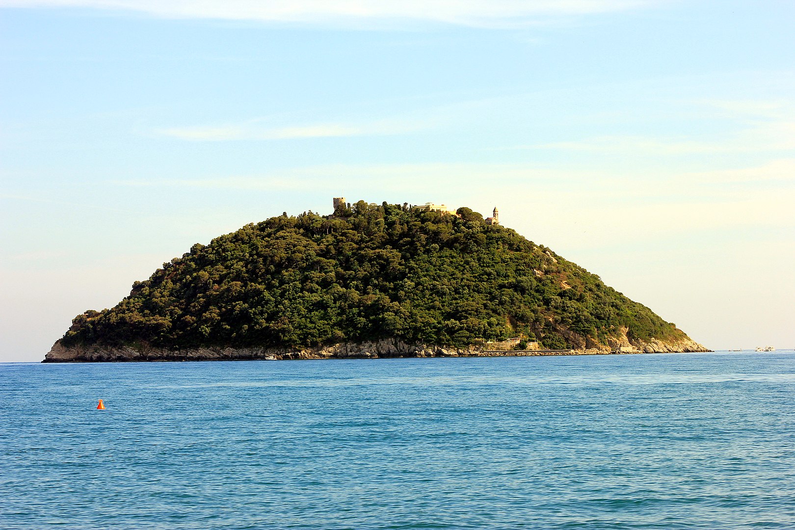 Isola Gallinara: Guida alla Scoperta del Paradiso Naturale della Liguria