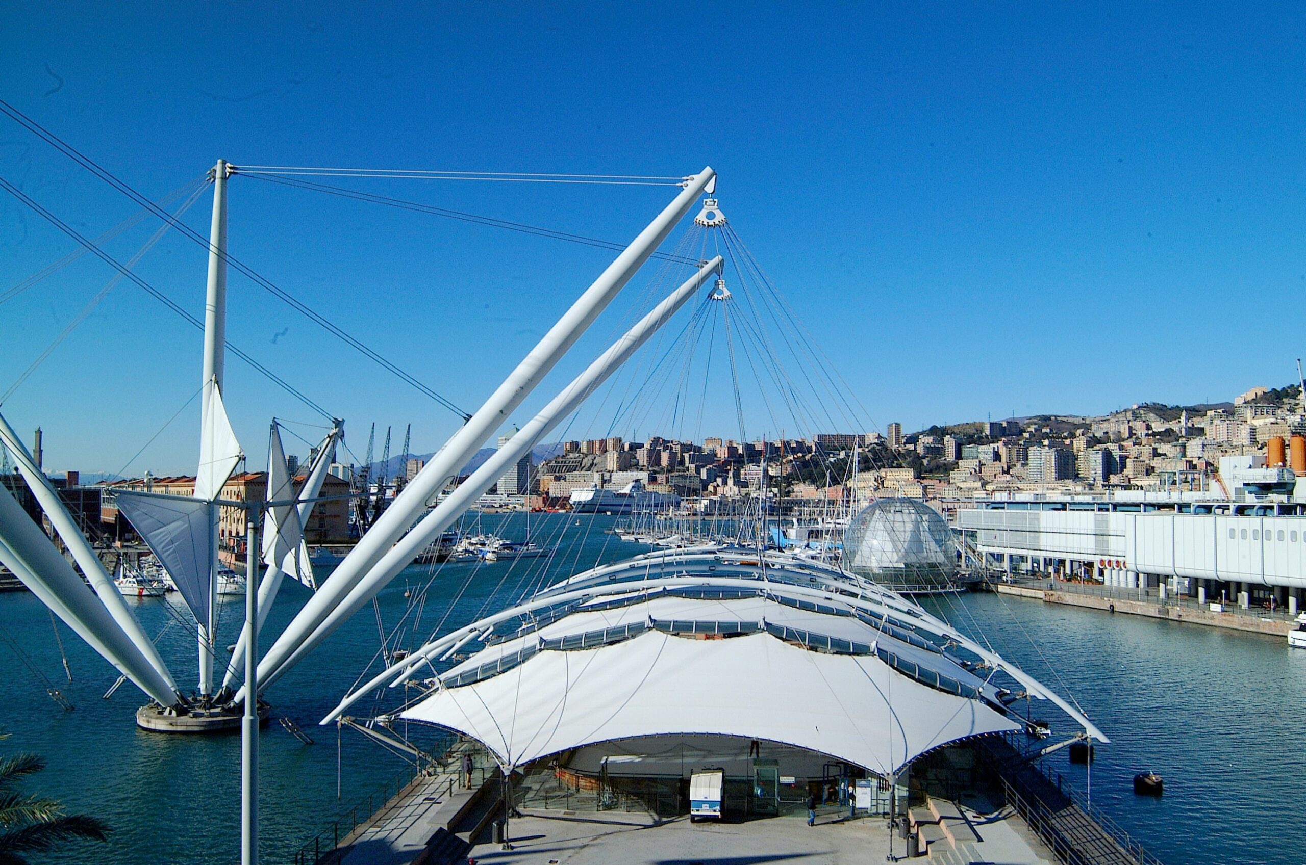 Il Porto Antico di Genova: Tra Storia, Modernità e Attrazioni
