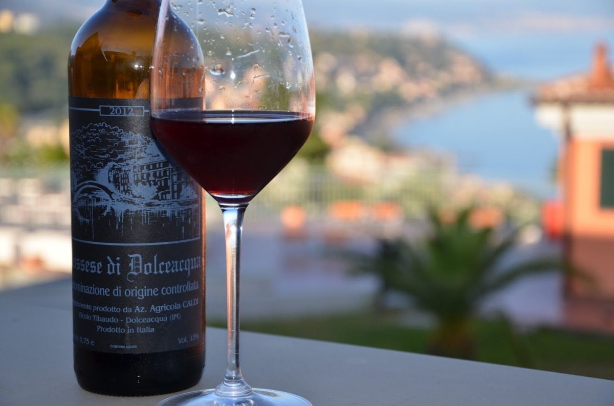 Rossese di Dolceacqua: Il Vino Rubino della Riviera di Ponente tra Storia e Territorio