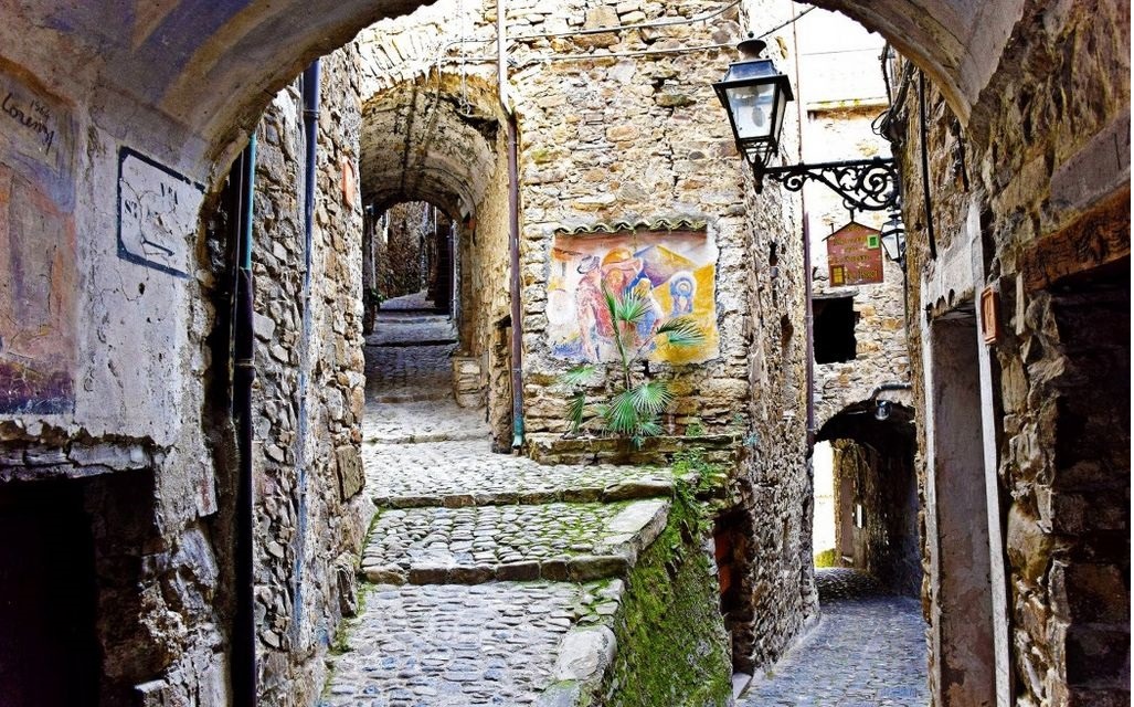 Triora: Il Borgo delle Streghe in Liguria – Storia, attività e consigli per la visita