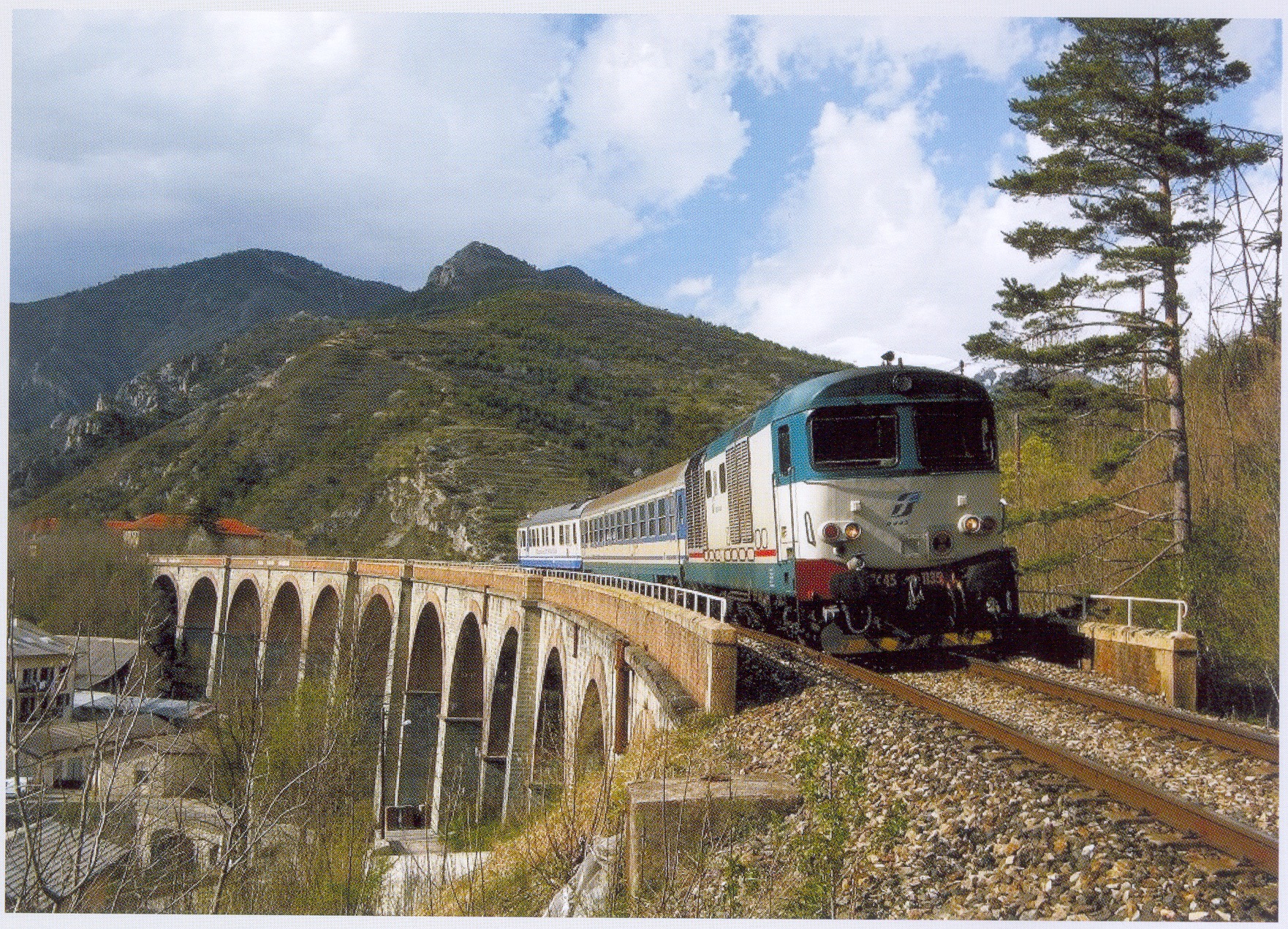 Liguria in treno: itinerari panoramici e consigli di viaggio