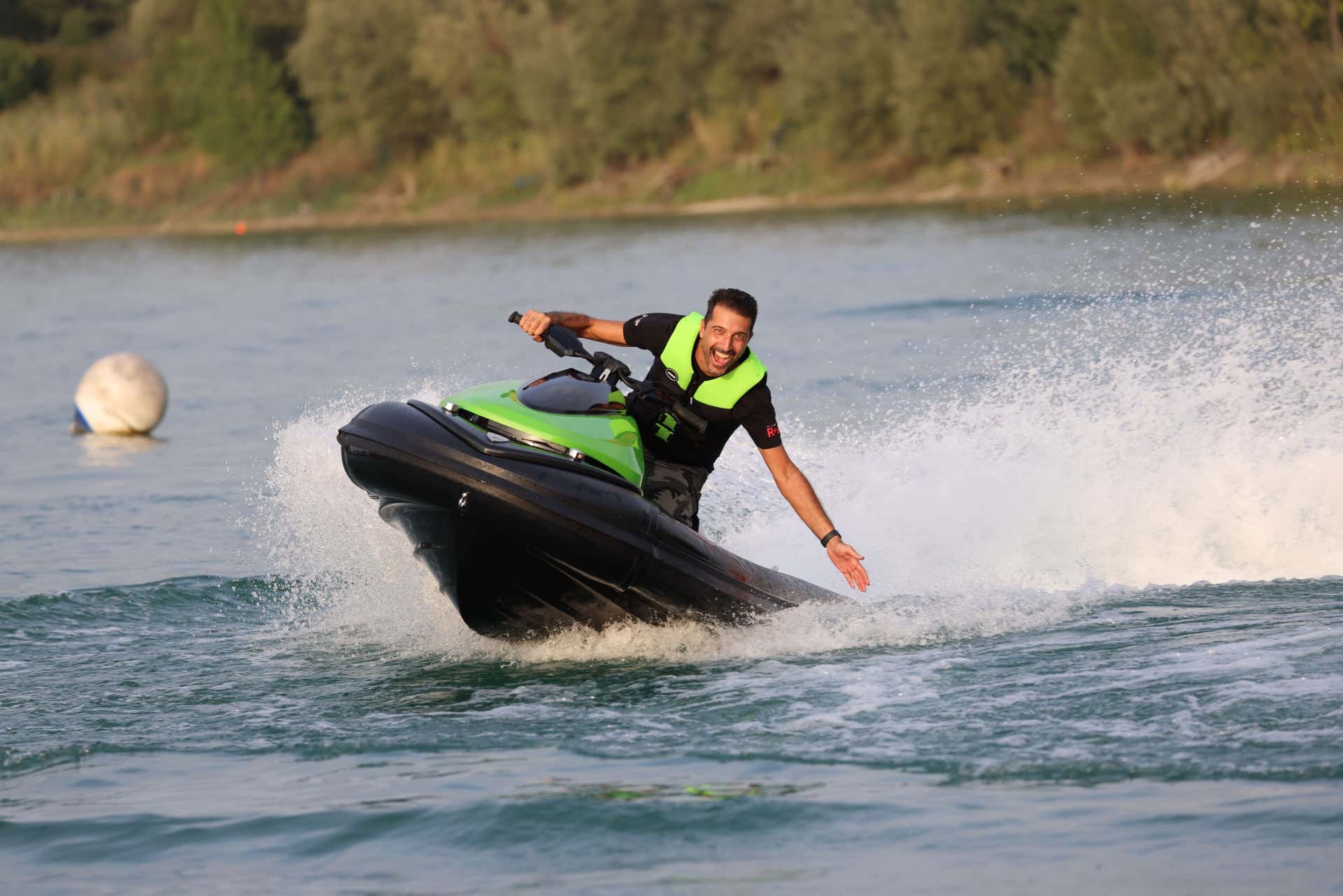 Sport acquatici in Liguria: dal kayak al whale watching
