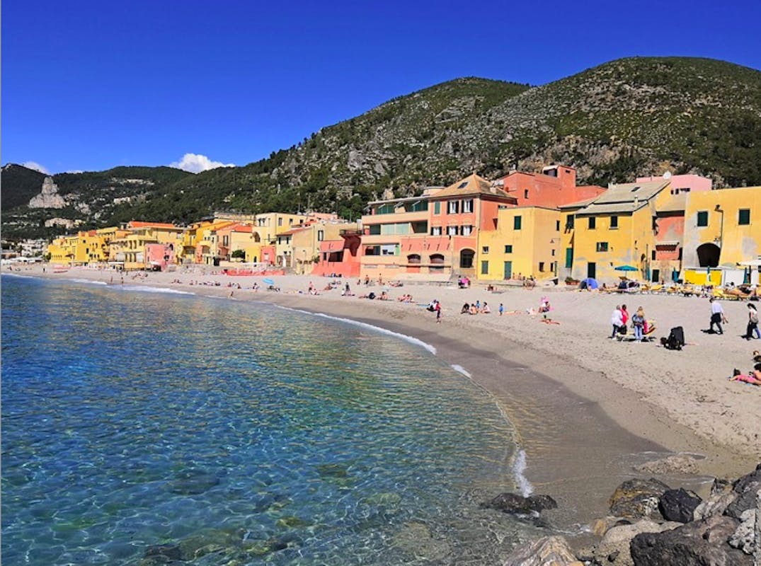 Varigotti: la Perla della Riviera delle Palme tra Storia, Mare e Relax