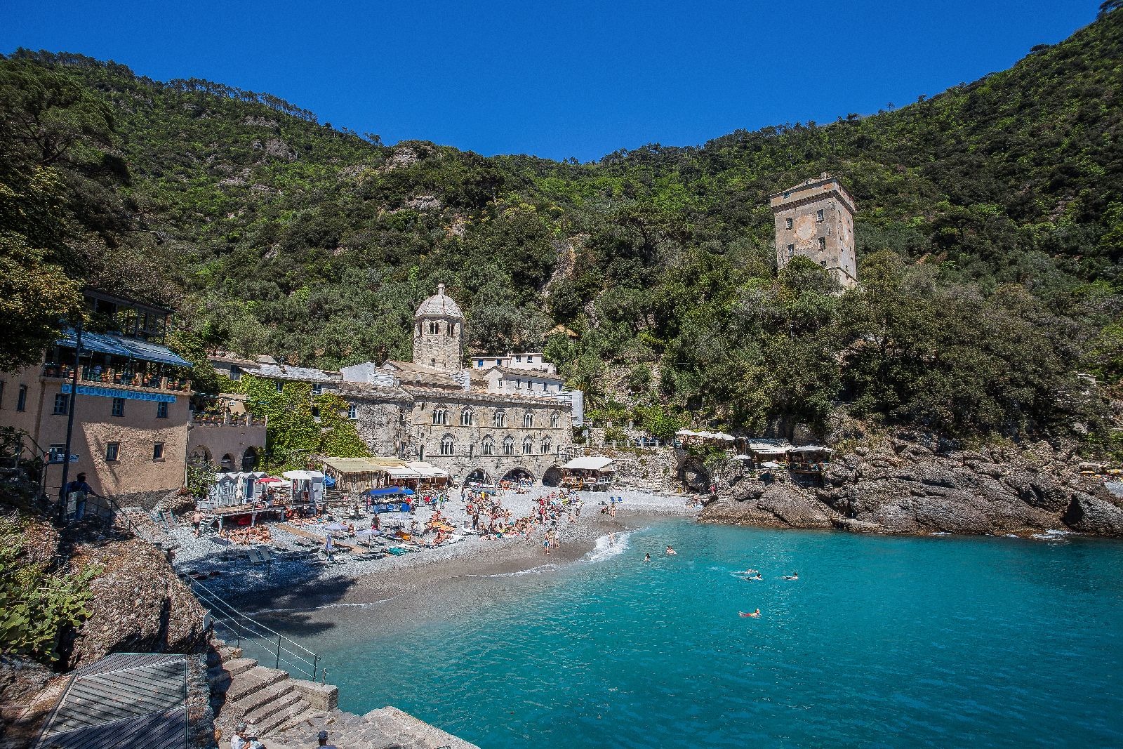 San Fruttuoso: tra Storia, Mare e il Cristo degli Abissi