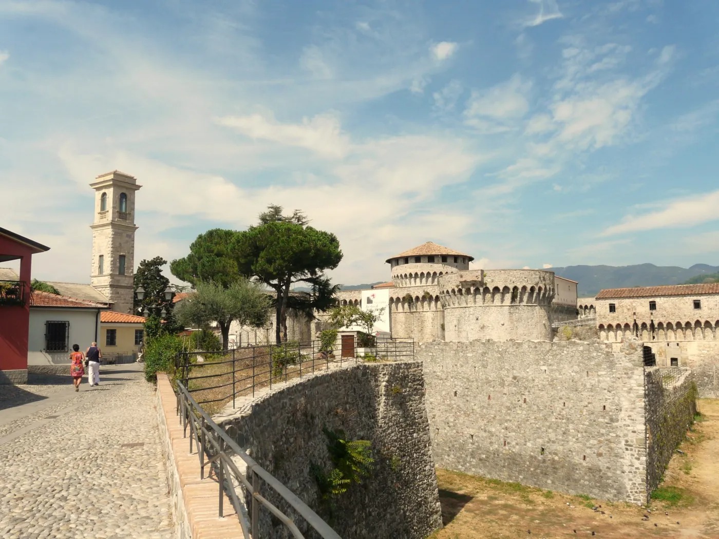 Sarzana: Gioiello Storico tra Liguria e Toscana