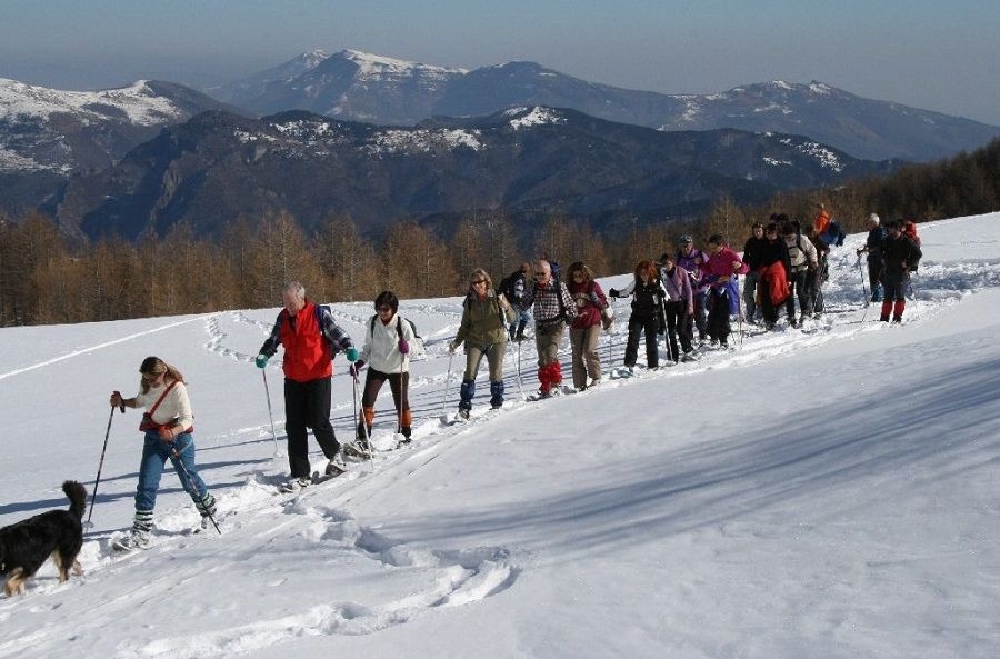 A Spasso con le Ciaspole in Liguria: Dove Trovare la Neve a Due Passi dal Mare