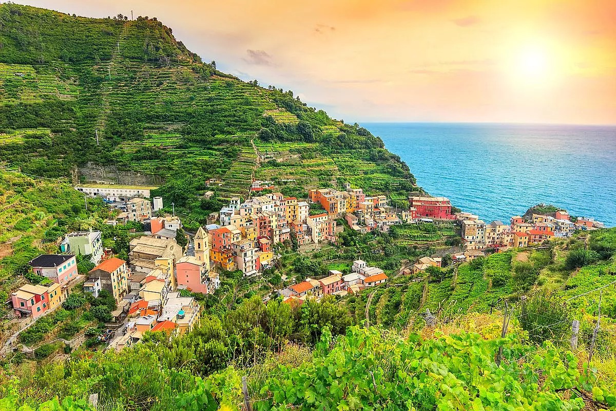 Camminate Invernali sulla Costa: il Trekking dei Tre Santuari quando l’Aria è Frizzante