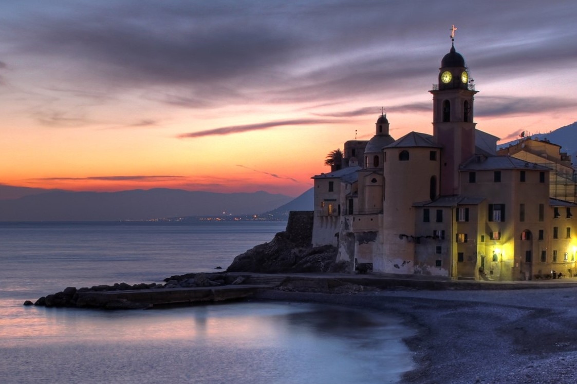 Passeggiate al chiaro di luna: 3 escursioni notturne in Liguria a giugno (con le lucciole)