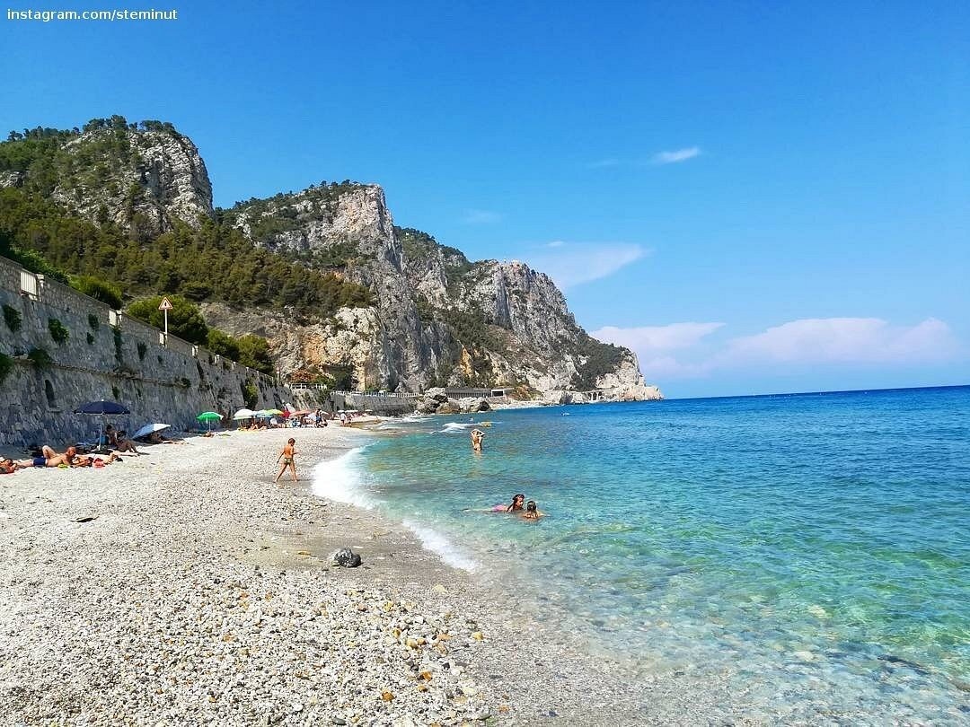 Mare di Giugno in Liguria: l’acqua è ancora fredda? Ecco le 5 spiagge “baciate dal sole”