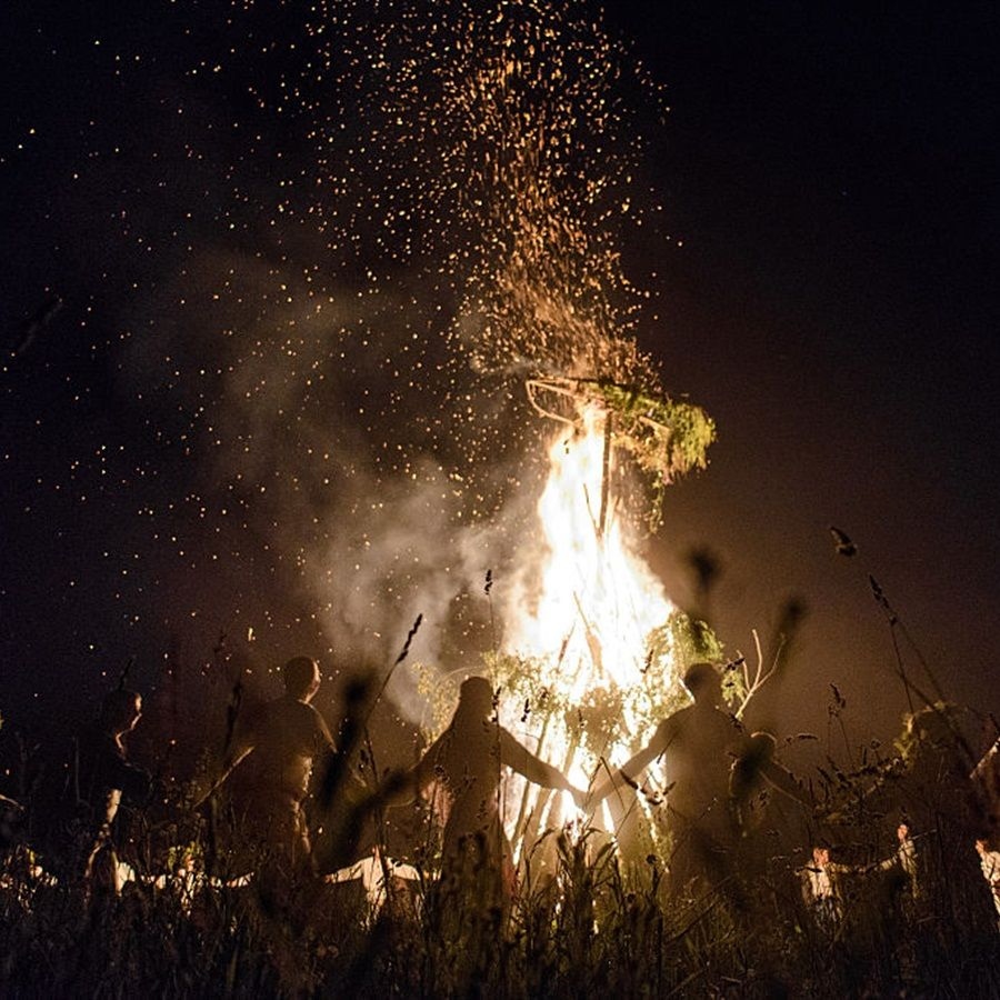 La Notte di San Giovanni in Liguria: tra falò, riti propiziatori e l’acqua “magica”